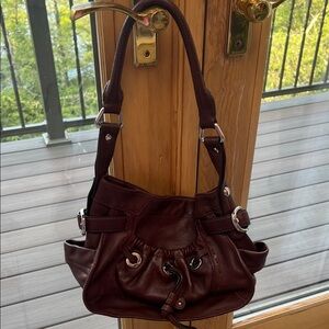 B Makowsky burgundy shoulder bag